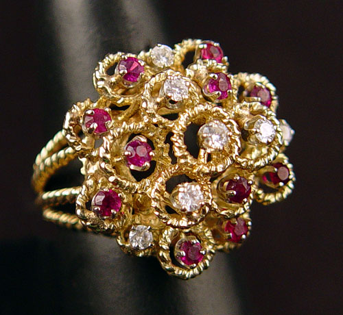 Appraisal: K DIAMOND AND RUBY RING K yellow gold ring with