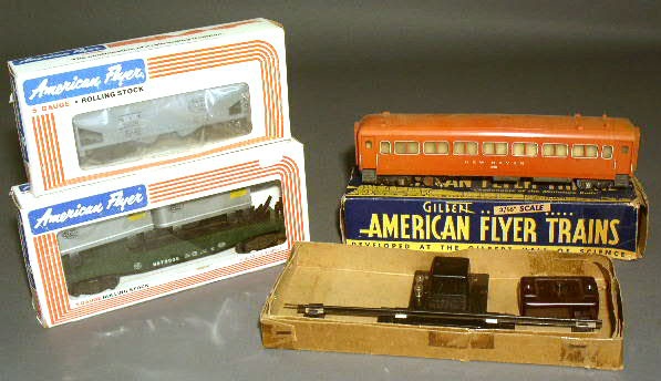 Appraisal: Three American Flyer cars w operating track and switch- passenger