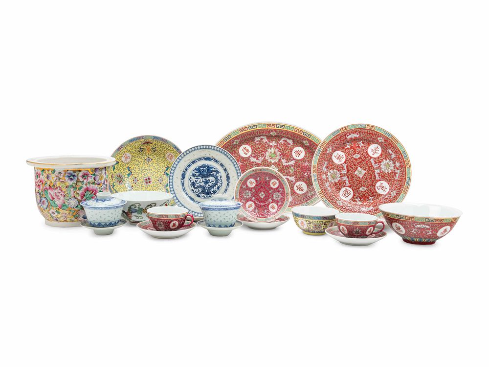 Appraisal: A Large Collection of Chinese Porcelain Articles A Large Collection