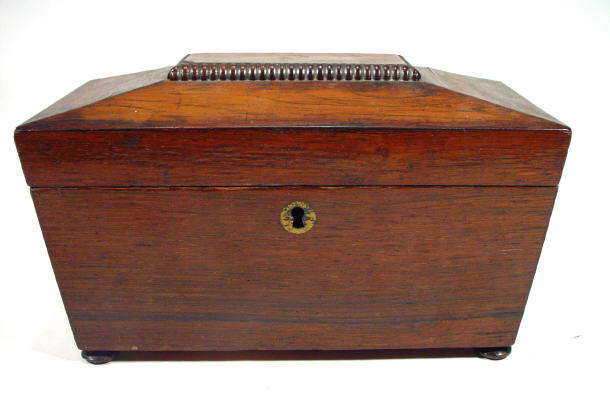 Appraisal: th Century rosewood sarcophagus shaped tea caddy with twin divisional