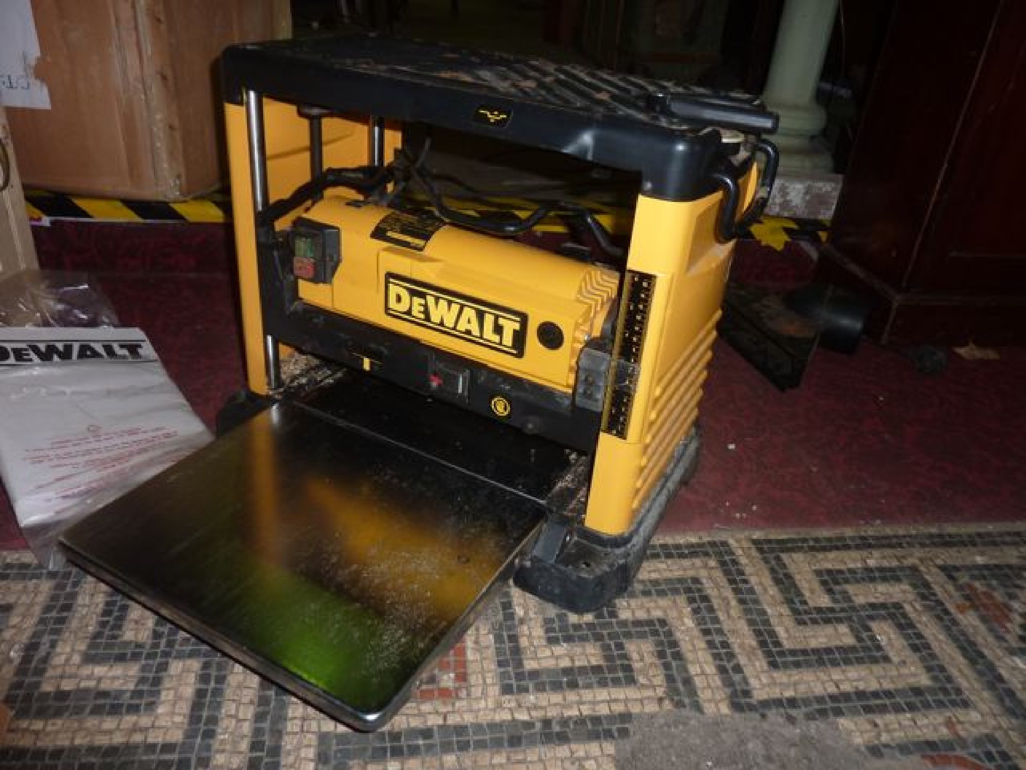 Appraisal: A DeWalt heavy duty portable thickness planer model DW