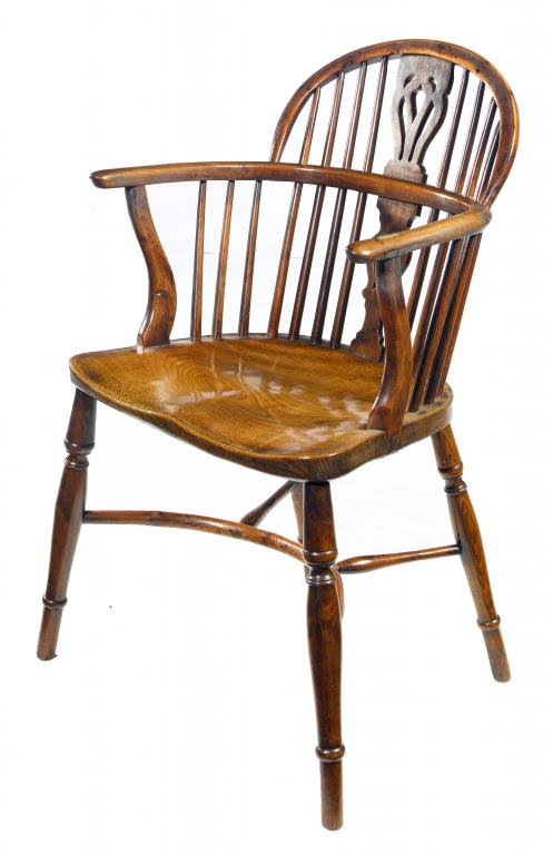 Appraisal: A VICTORIAN YEW-WOOD WINDSOR CHAIR EAST MIDLANDS REGION with pierced