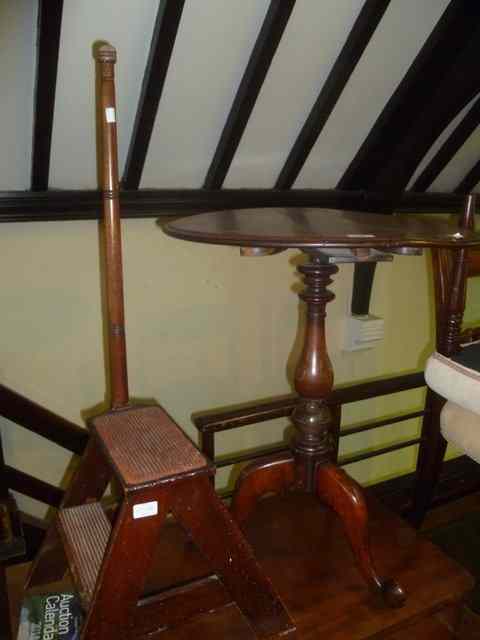 Appraisal: A TH CENTURY MAHOGANY OCCASIONAL TABLE with drop-flap top turned