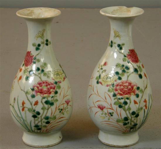 Appraisal: Pair of late th century Chinese vases with decoration of