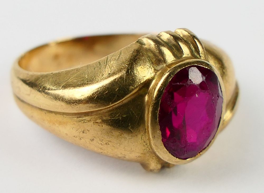 Appraisal: GENTS ANTIQUE KT Y GOLD AND RUBY RING Size dates