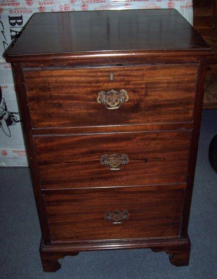 Appraisal: A mahogany pedestal chest fitted three drawers on bracket feet