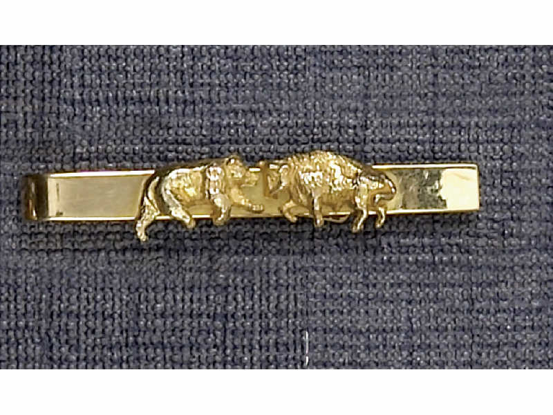 Appraisal: STOCK MARKET TIE BAR k yellow gold bull and bear