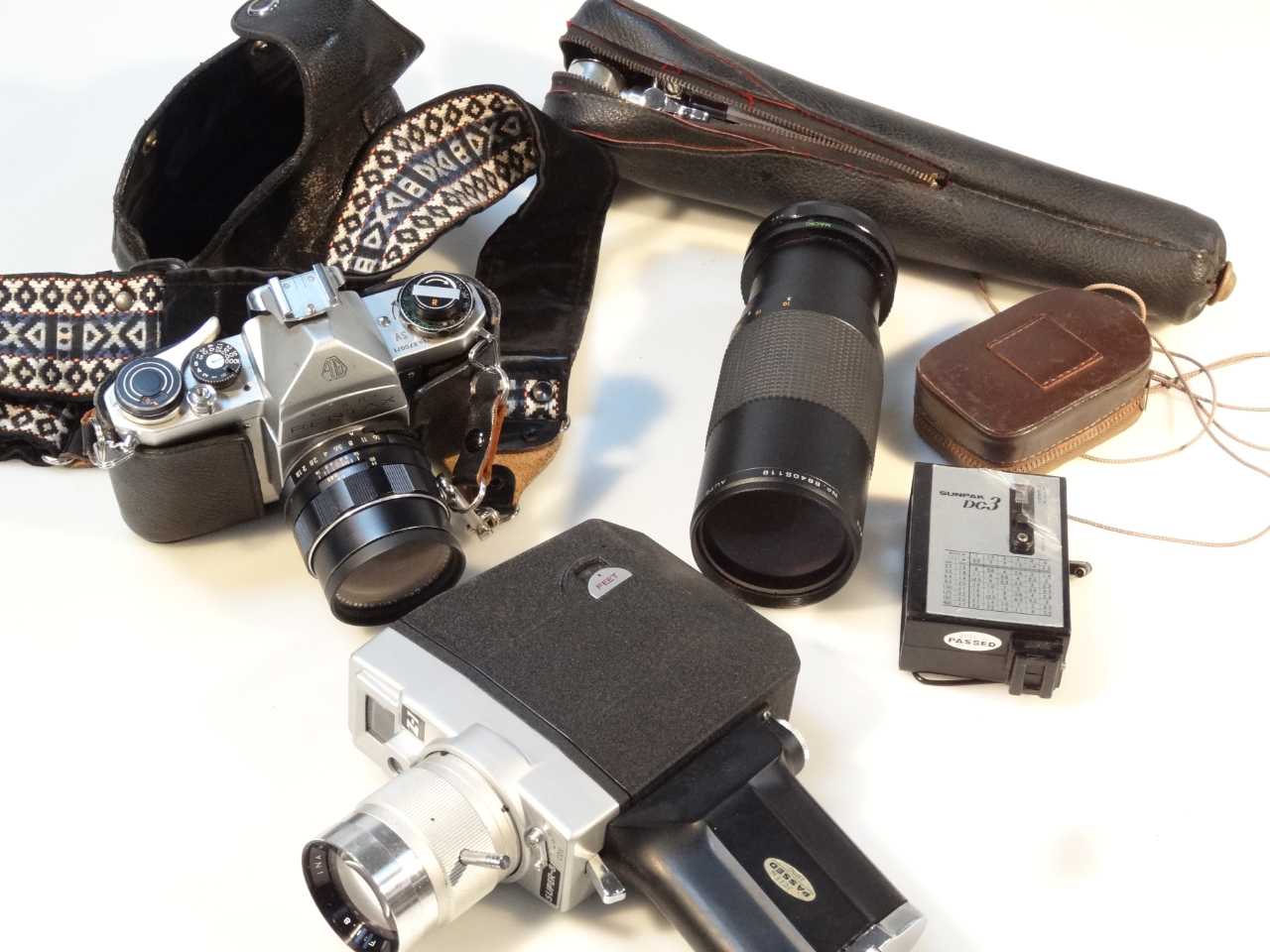 Appraisal: A quantity of camera equipment to include a Pentax camera