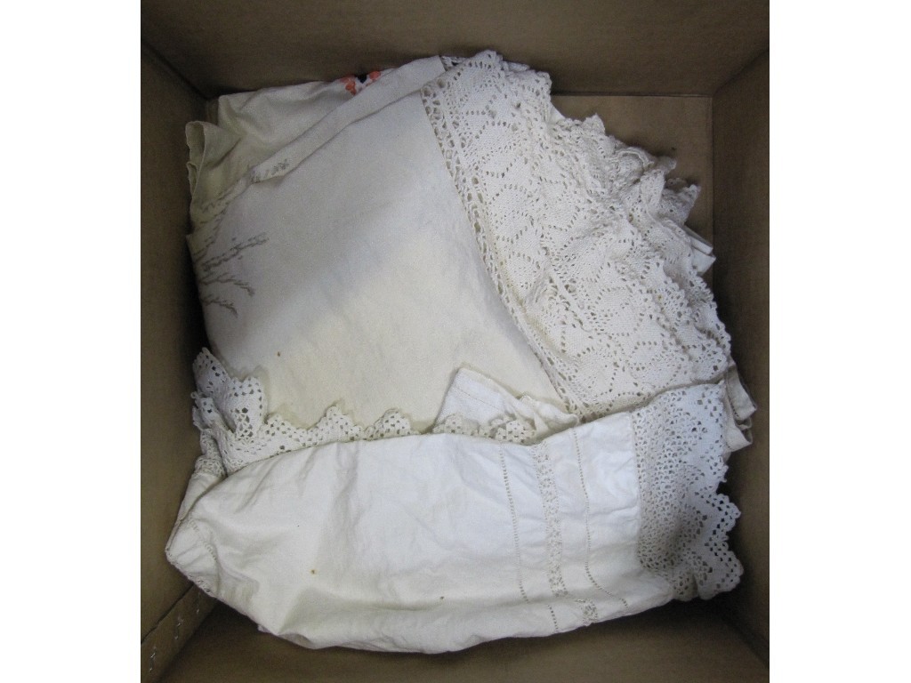 Appraisal: Box of linen