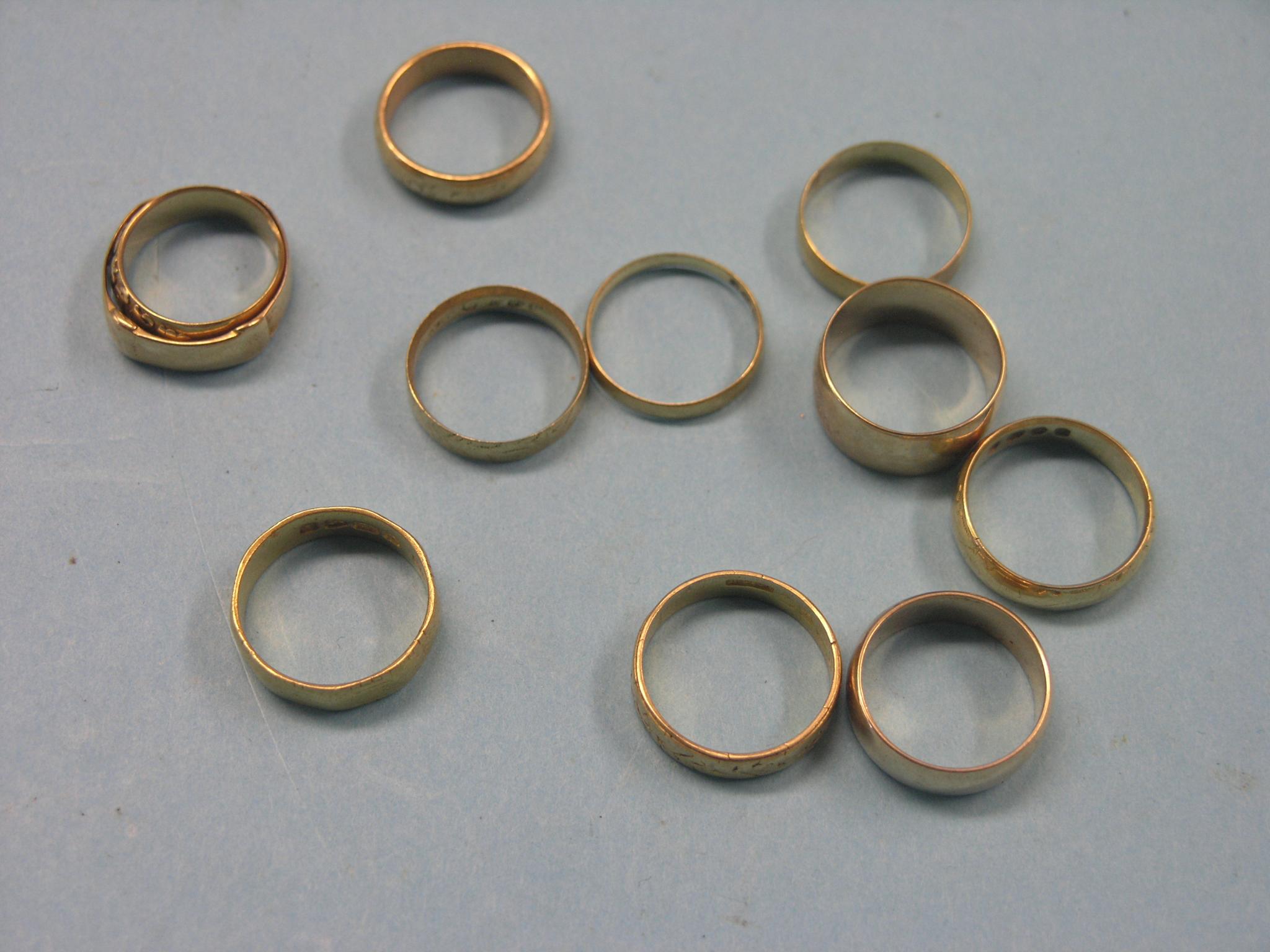 Appraisal: Eleven ct gold band wedding rings grams total