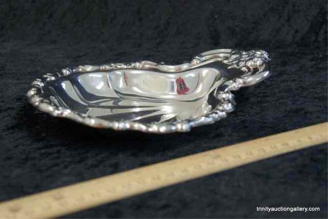 Appraisal: International Silverplate Countess Shell Bon BonProduced by International Silver called