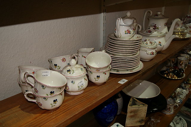 Appraisal: A WEDGWOOD CHINESE FLOWERS COFFEE POT teapot sugar basin and