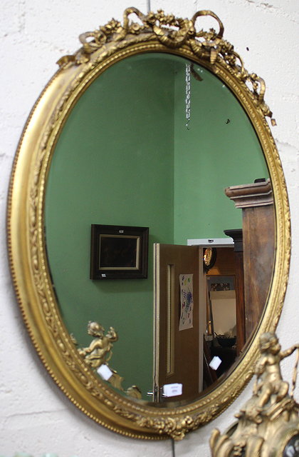 Appraisal: A TH CENTURY OVAL GILT FRAMED HANGING WALL MIRROR with