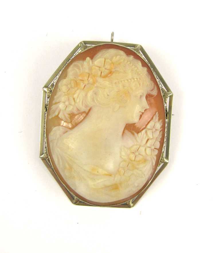 Appraisal: VICTORIAN PORTRAIT CAMEO PENDANT BROOCH a relief-carved oval shell cameo