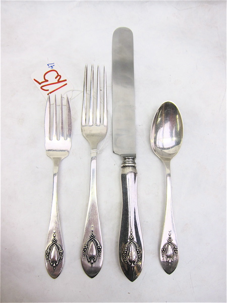 Appraisal: LUNT STERLING SILVER FLATWARE SET forty-seven pieces in the Mount