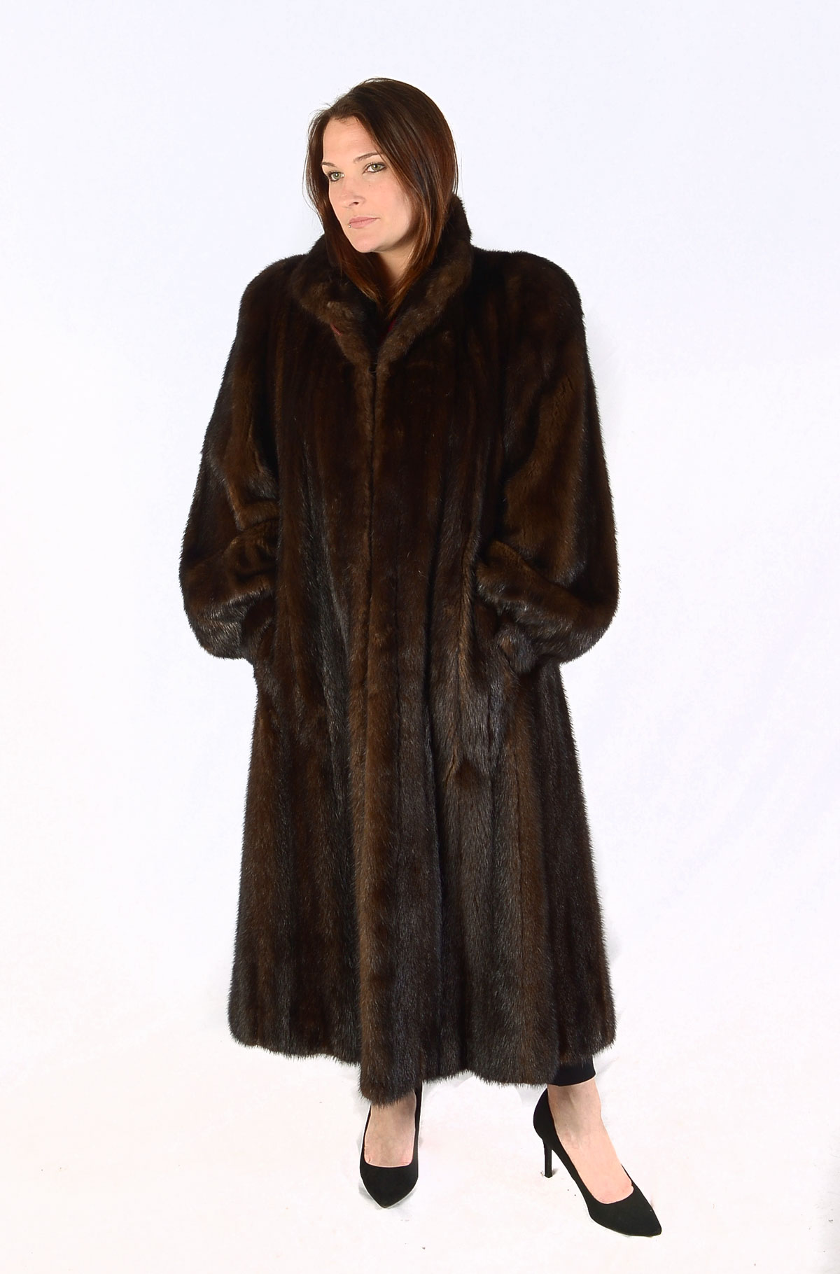 Appraisal: MAHOGANY FULL-LENGTH MINK COAT This gorgeous mahogany mink is approximately