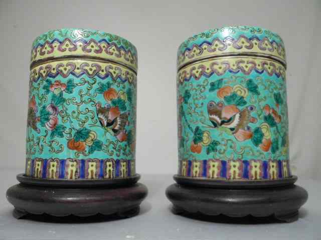 Appraisal: Pair th century decorative Chinese Famille Rose porcelain jars Lidded