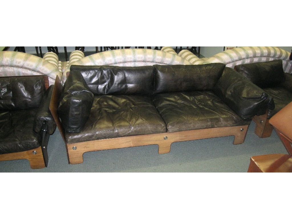 Appraisal: Good quality Scandinavian rosewood and leather upholstered lounge suite comprising