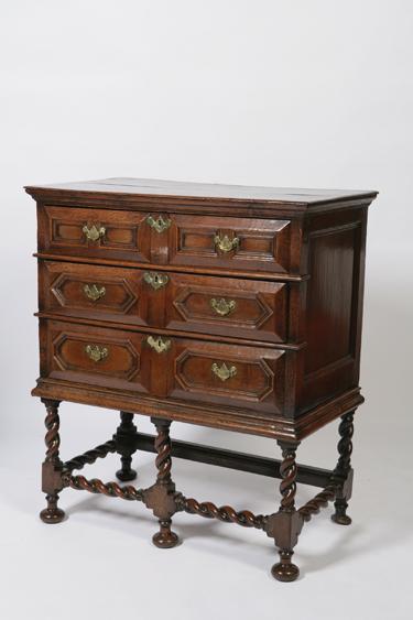 Appraisal: A QUEEN ANNE OAK CHEST ON STAND the rectangular top