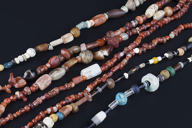 Appraisal: Two hardstone bead necklaces each comprising a continuous single strand