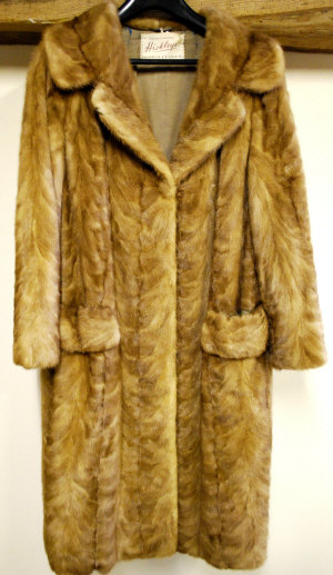 Appraisal: Blond mink fur coat retailed by Hickleys Southampton and Winchester