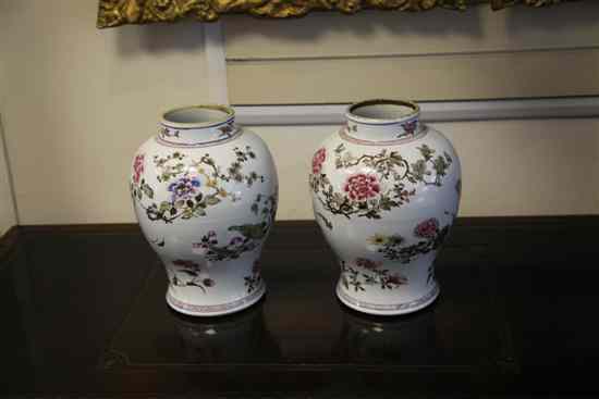 Appraisal: A pair of Chinese famille rose baluster vases Yongzheng Period