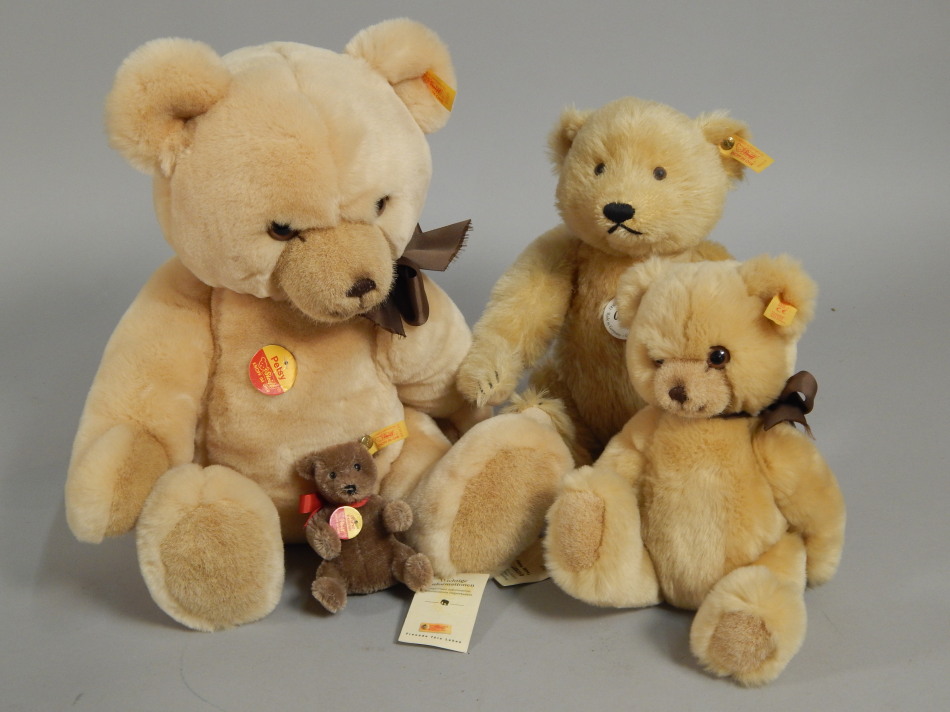 Appraisal: A collection of modern Steiff bears to include Patsy a