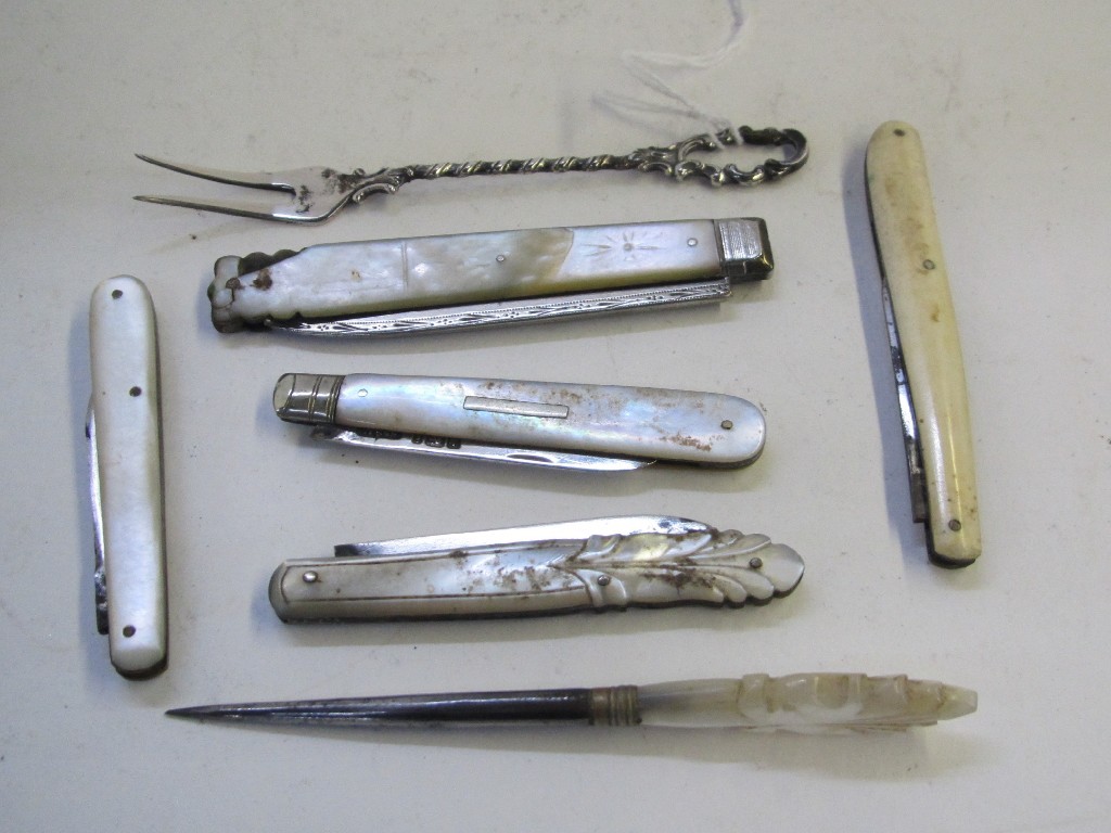 Appraisal: A lot comprising three silver and mother of pearl fruit