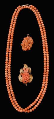 Appraisal: Coral and gold jewelry floral brooch with carved coral blossom