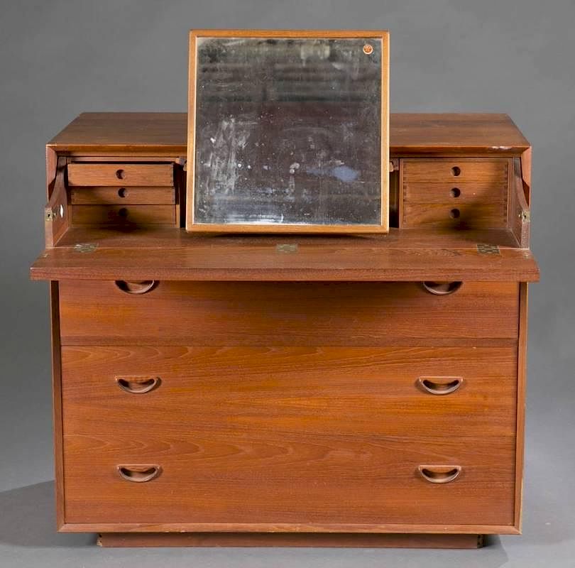 Appraisal: Mid century modern vanity dresser A teak modern dresser vanity