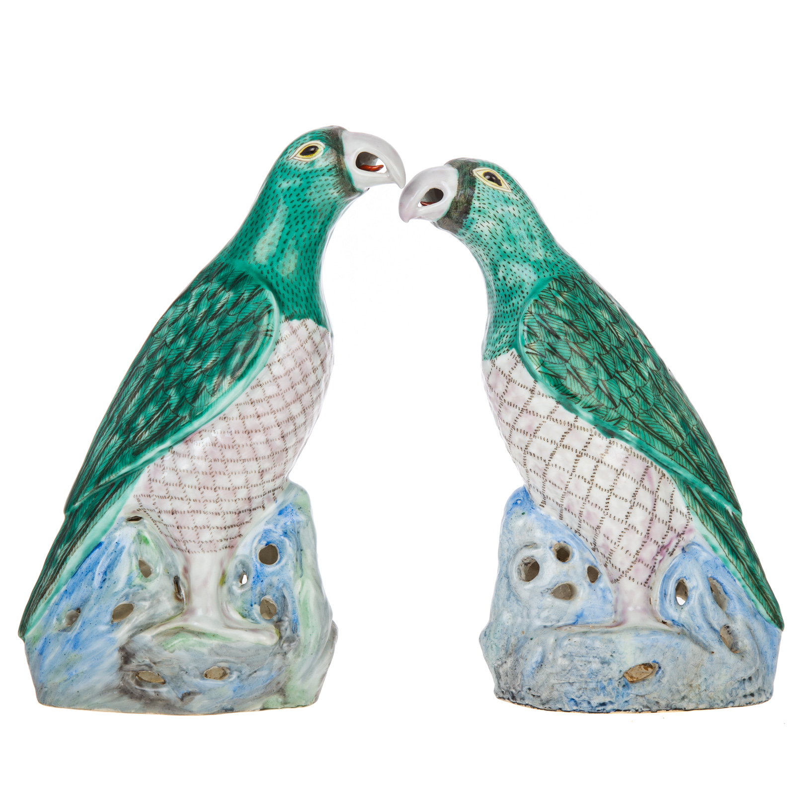 Appraisal: A PAIR OF CHINESE EXPORT PORCELAIN PARROTS Modern Era polychrome