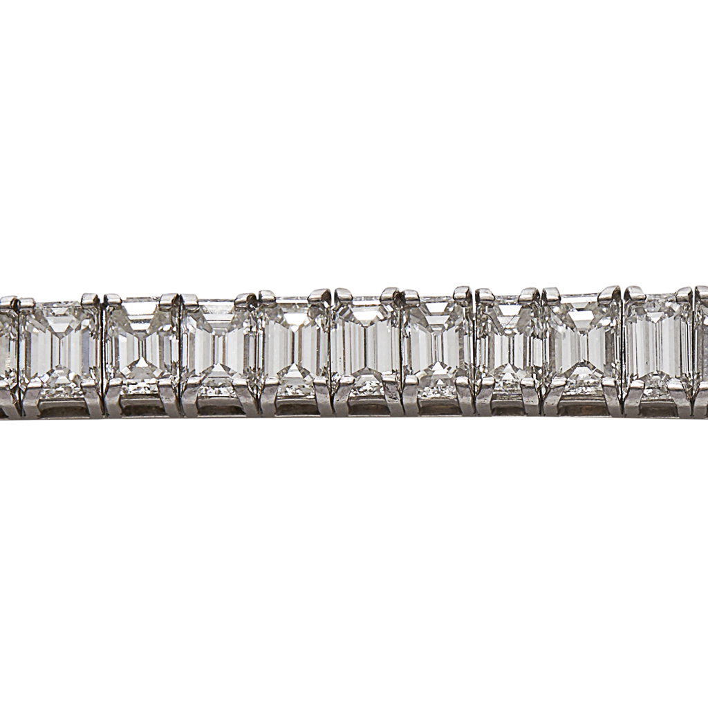 Appraisal: A mid th century diamond set line bracelet claw set