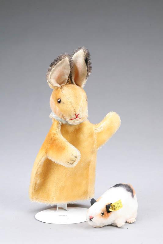 Appraisal: TWO STEIFF ITEMS Swinny the guinea pig with label and