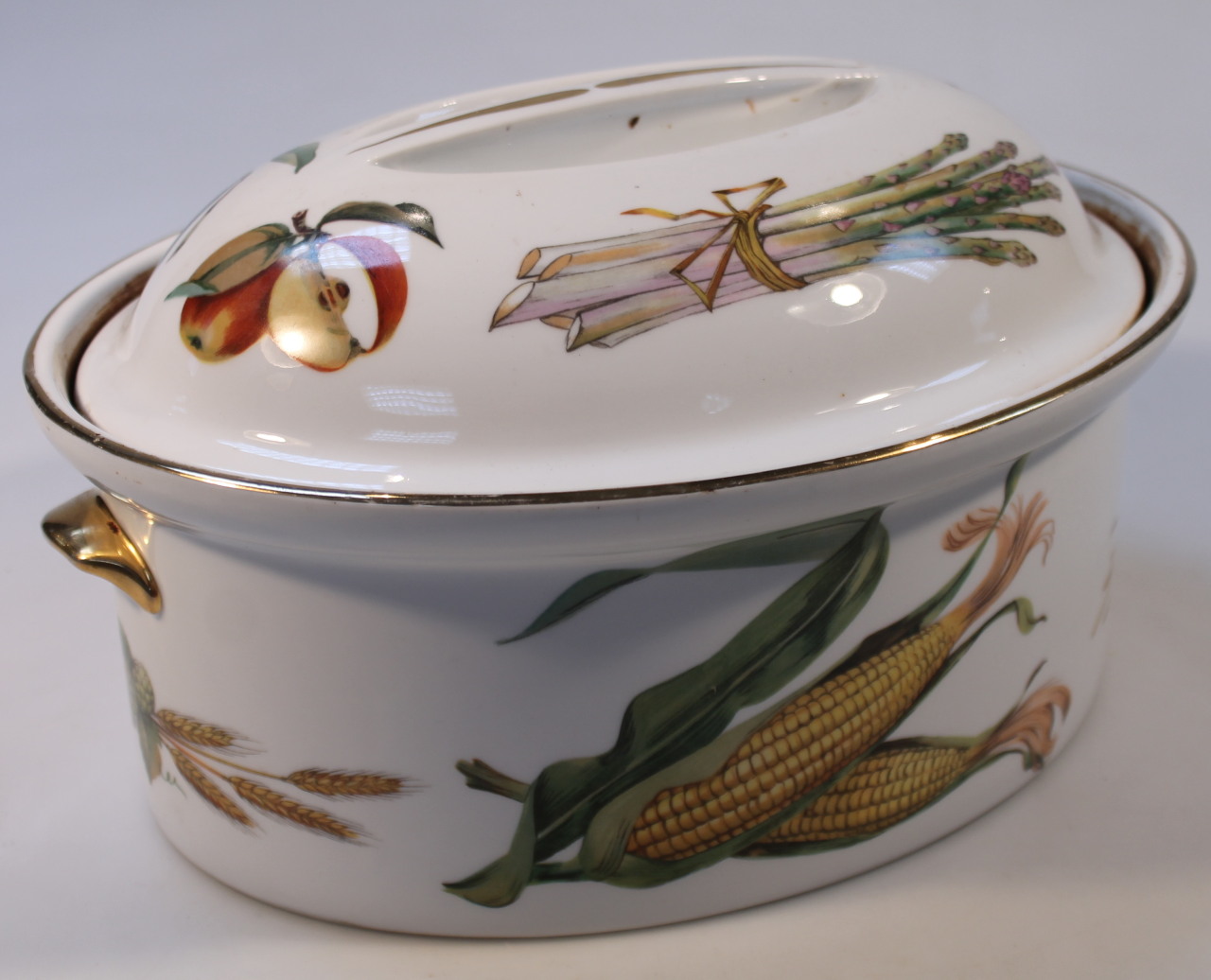 Appraisal: A thC Royal Worcester Evesham pattern lidded serving dish of