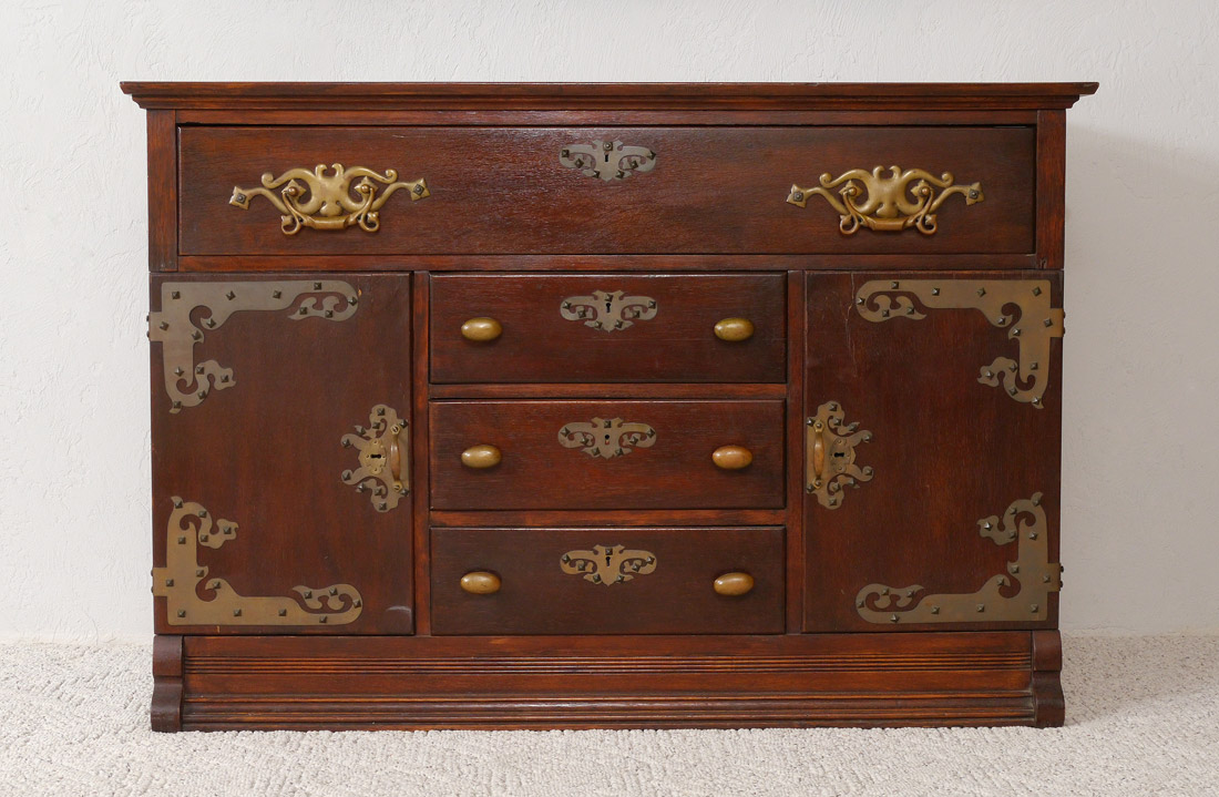 Appraisal: EARLY TH CENTURY TRANSITIONAL SIDEBOARD Mahogany sideboard with full length