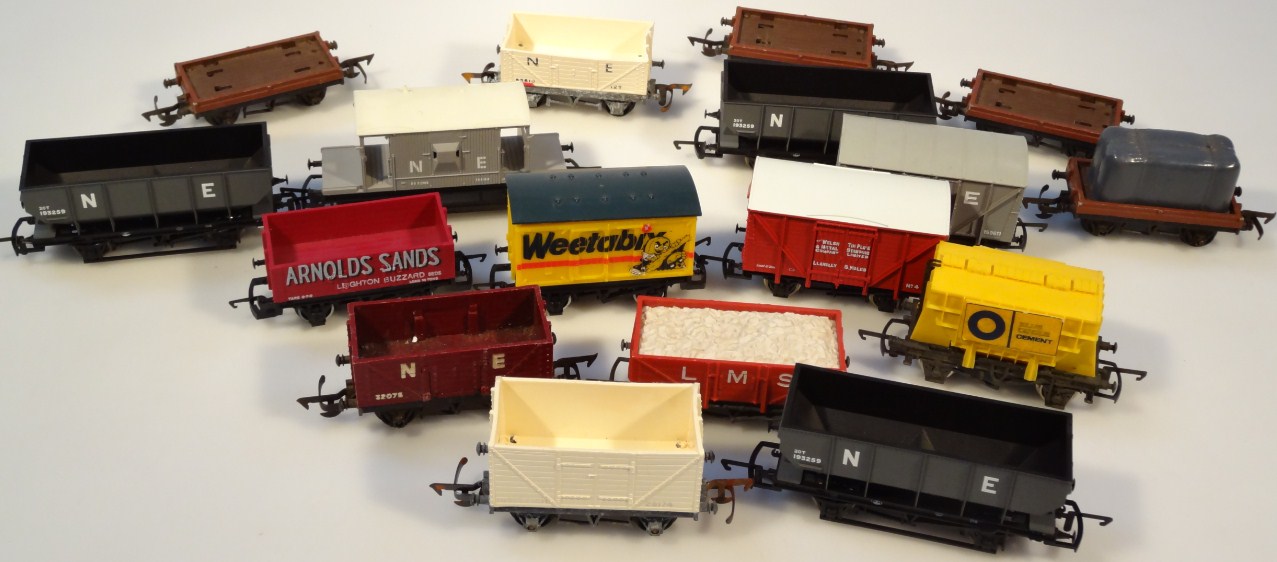 Appraisal: Various OO-gauge rolling stock Hornby and others mainly plastic to