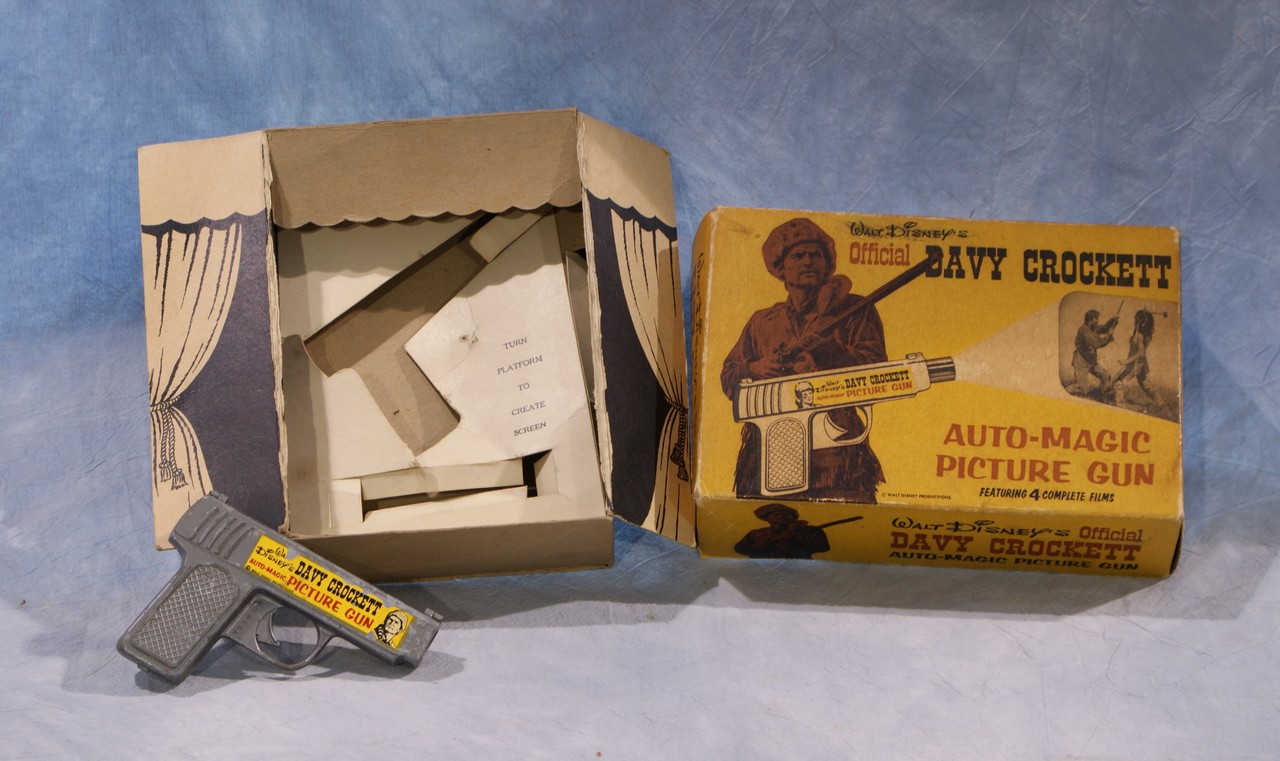 Appraisal: Walt Disneys Davy Crockett Auto-Magic Picture Gun in original box