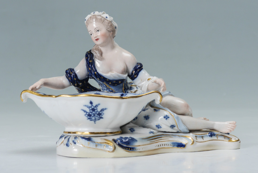 Appraisal: MEISSEN BLUE ONION SWEET MEAT DISH Diminutive in size finely