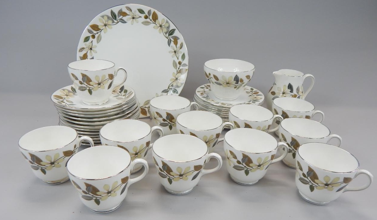 Appraisal: A Wedgwood Beaconsfield pattern tea service