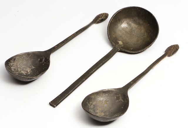 Appraisal: A PAIR OF TH CENTURY PEWTER SPOONS with pineapple finials