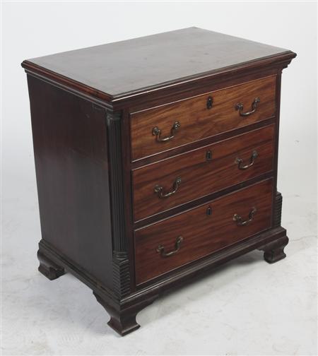 Appraisal: A George III mahogany chest of drawers of small proportions