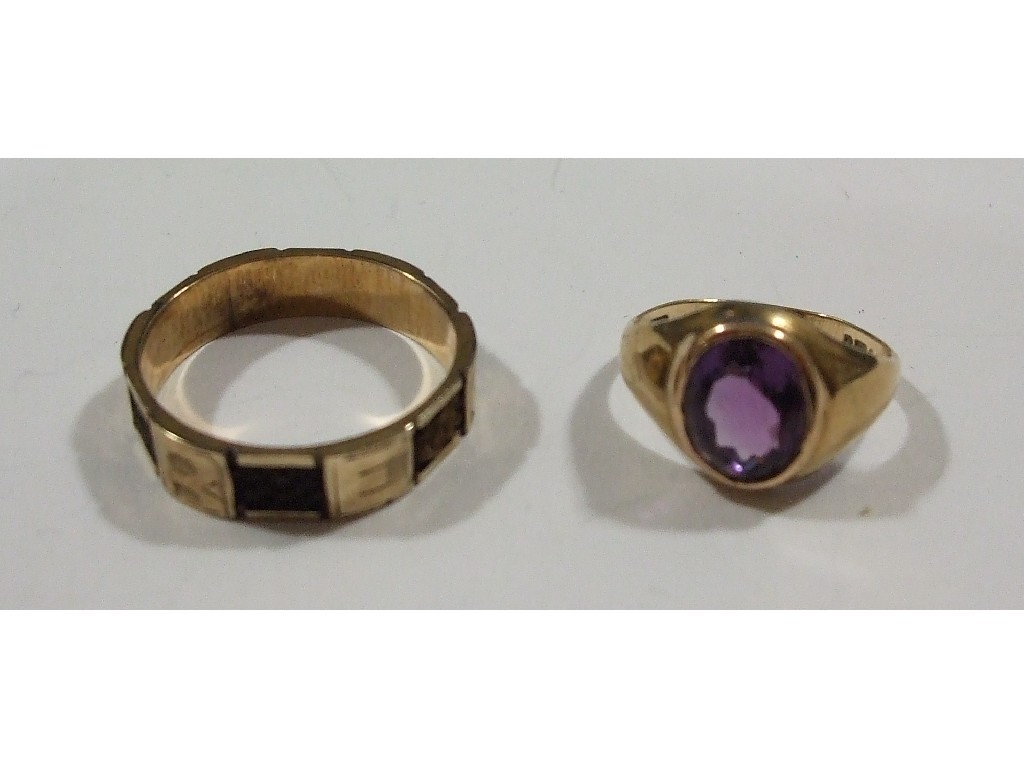 Appraisal: Lot comprising a Victorian ct gold mourning ring and a