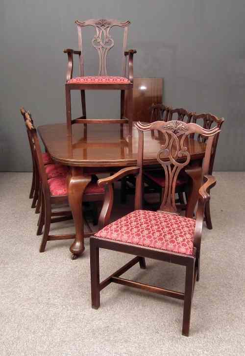 Appraisal: A s mahogany oval extending dining table of th Century