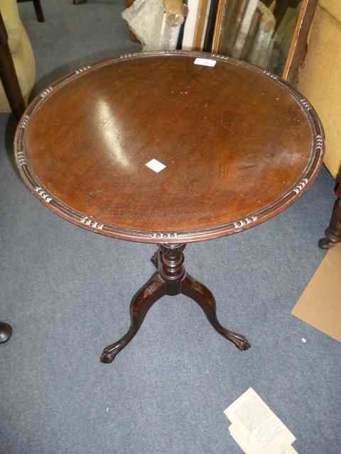 Appraisal: AN EDWARDIAN MAHOGANY TILT TOP TRIPOD TABLE diameter