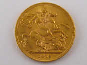 Appraisal: A George V gold sovereign dated