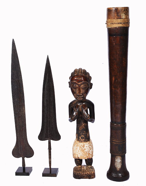 Appraisal: AN EARLY TH CENTURY CONGOLESE WROUGHT IRON CURRENCY SPEAR HEAD