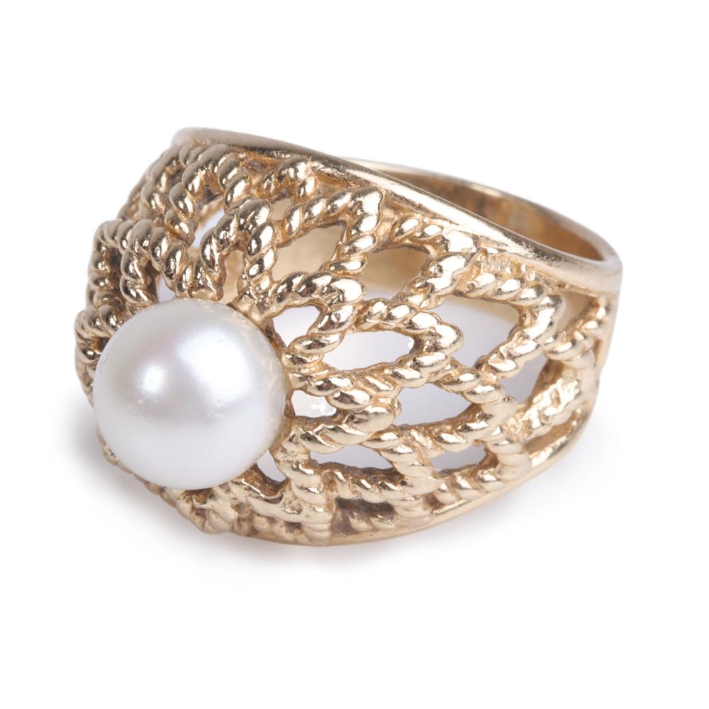 Appraisal: Vintage K yellow gold pearl domed flower cocktail ring dwt