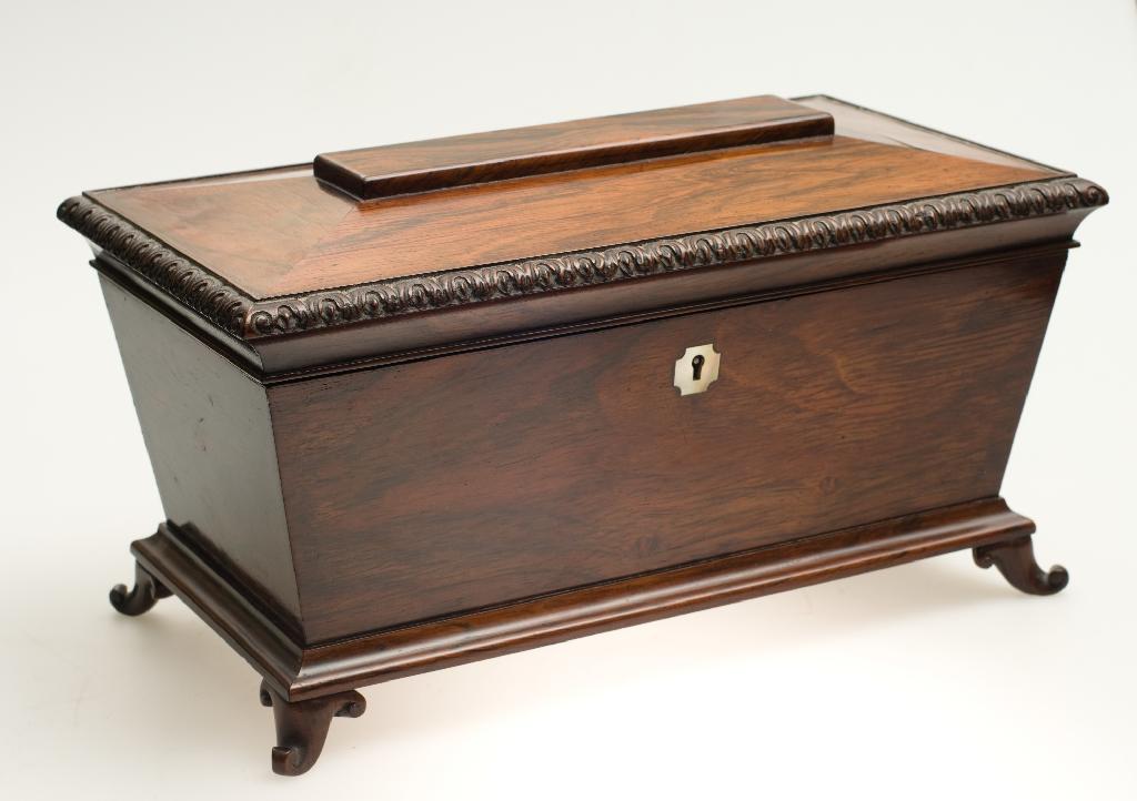 Appraisal: GEORGE IV ROSEWOOD SARCOPHAGUS-FORM TEA CADDY the hinged rectangular top