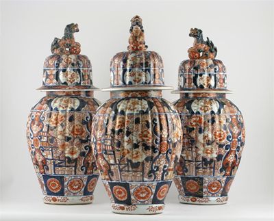 Appraisal: A garniture of three Japanese Imari vases and covers the