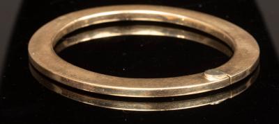 Appraisal: A ct yellow gold hinged bangle of flattened form internal